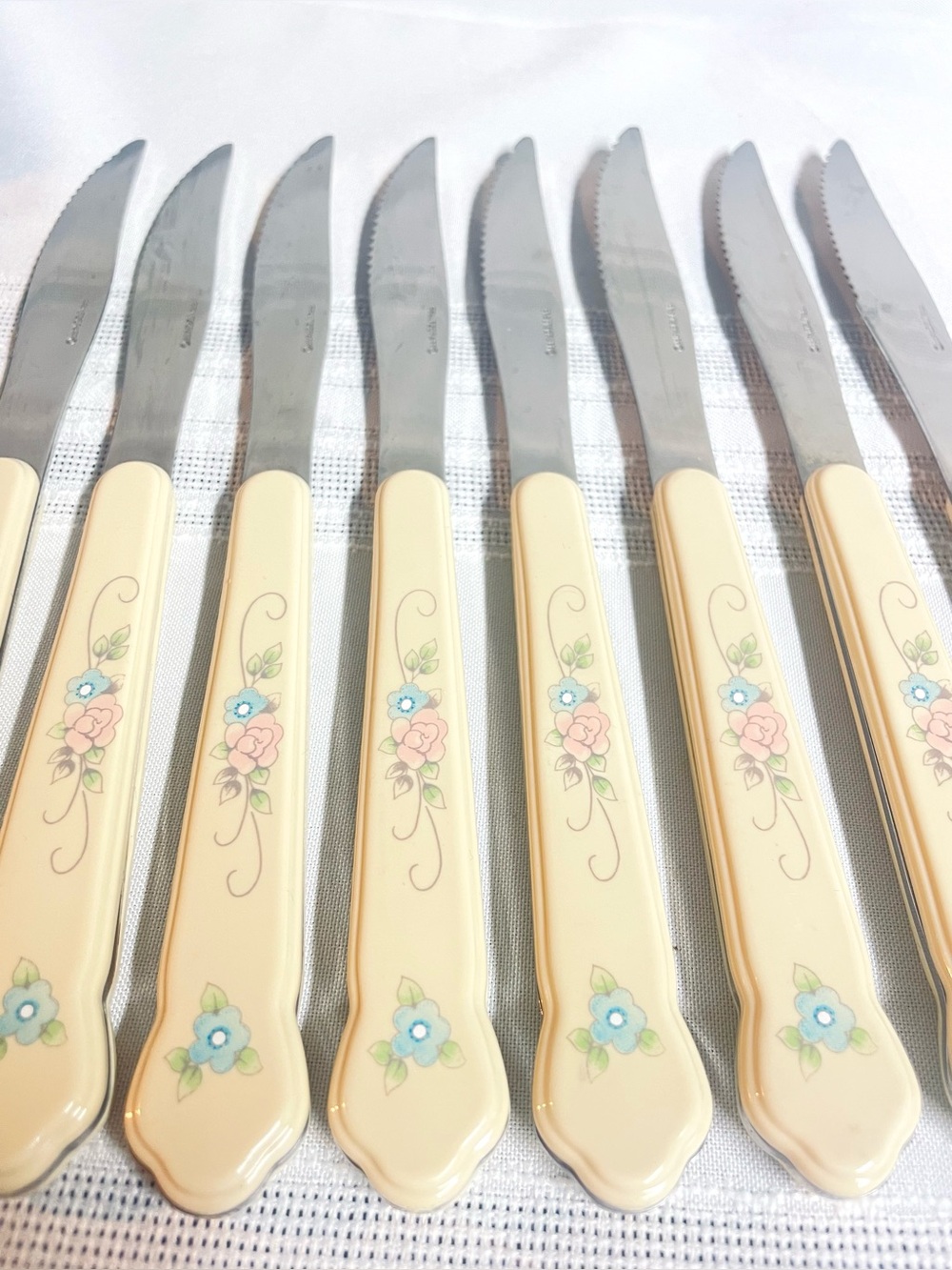 RARE Pfaltsgraff Serrated Steak Knives Tea Rose Set of 8